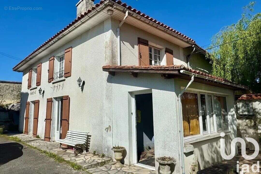 Photo 3 - Maison à BARBEZIEUX-SAINT-HILAIRE