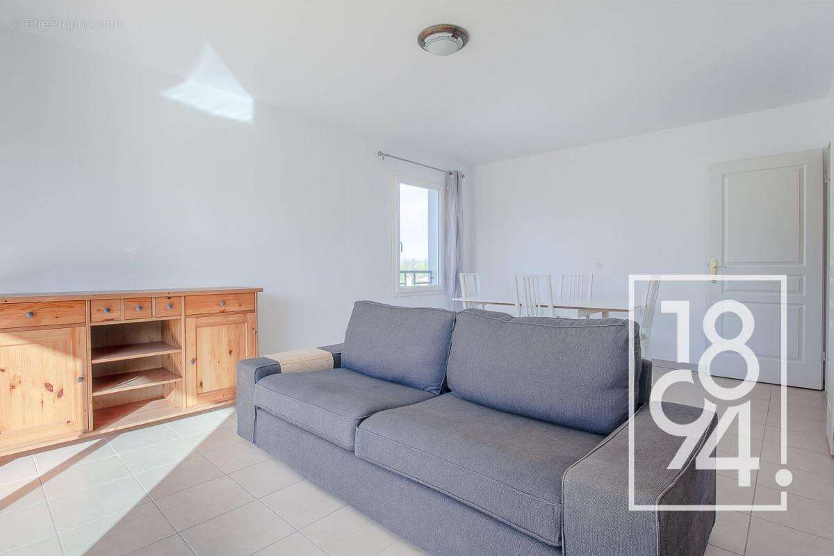 Appartement à LE PUY-SAINTE-REPARADE