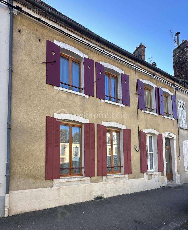 Maison à VILLENEUVE-SUR-YONNE
