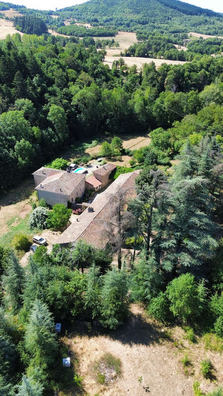 Ensemble immobilier avec dépendances, piscine et lac - photo 27