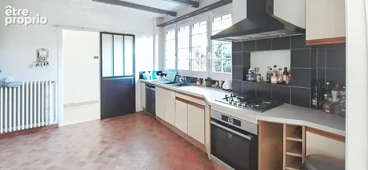 YERRES, belle maison familiale de 205 m² avec piscine, terrain plein sud et  sous sol total - photo 8