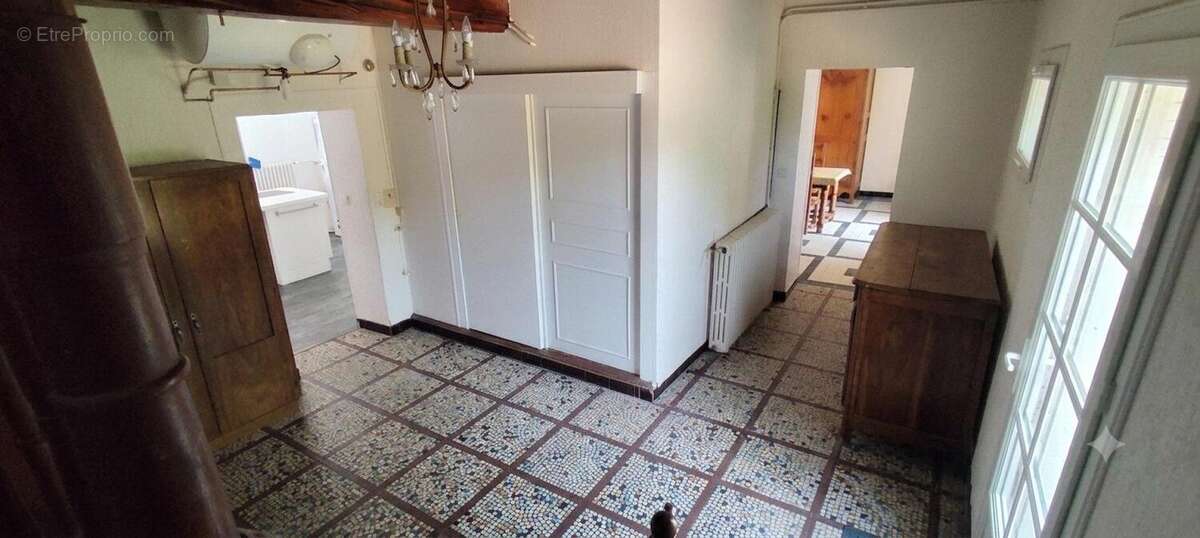 Maison 195 m² à Saint-Georges-De-Longuepierre  - photo 3