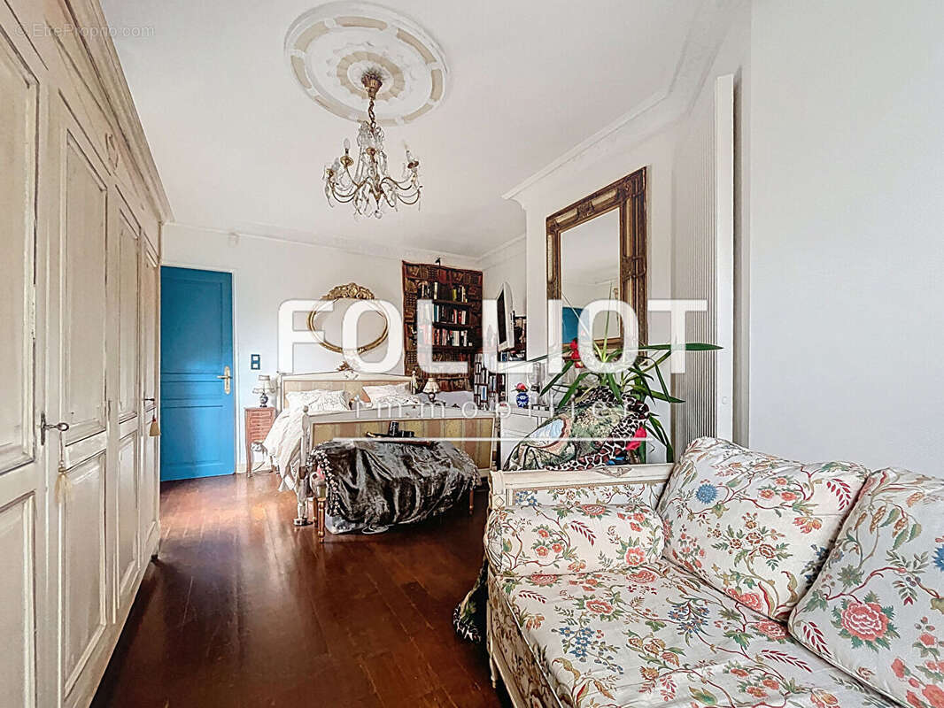 Appartement à PARIS-1E