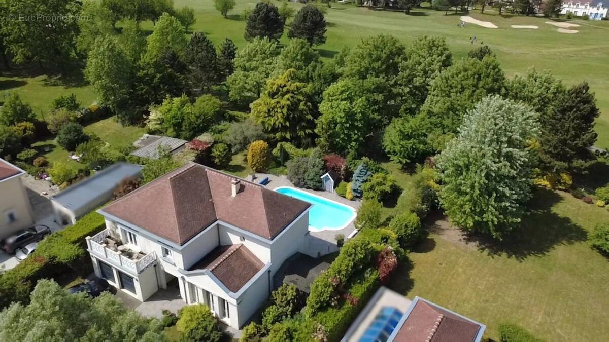 Maison à BAILLY-ROMAINVILLIERS