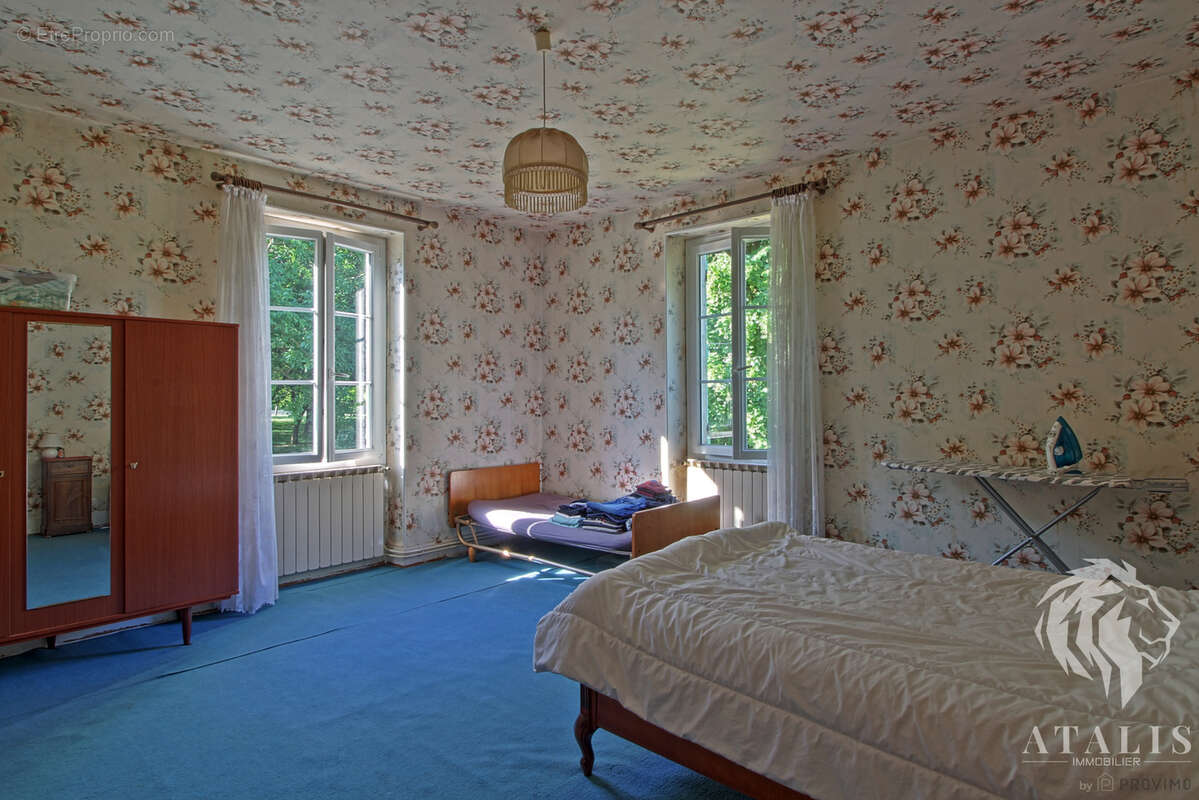 Maison en pierres avec dépendances - photo 13