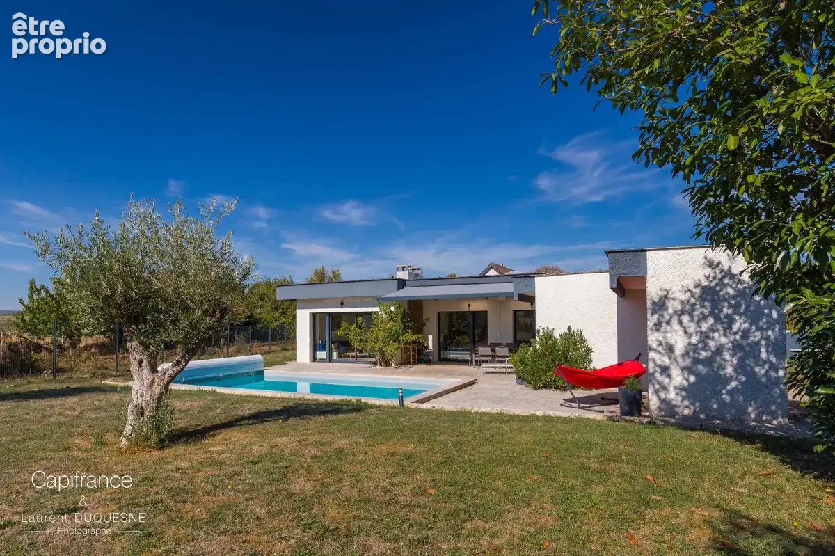 Maison d’architecte de plain-pied avec piscine et vue dégagée - photo 11