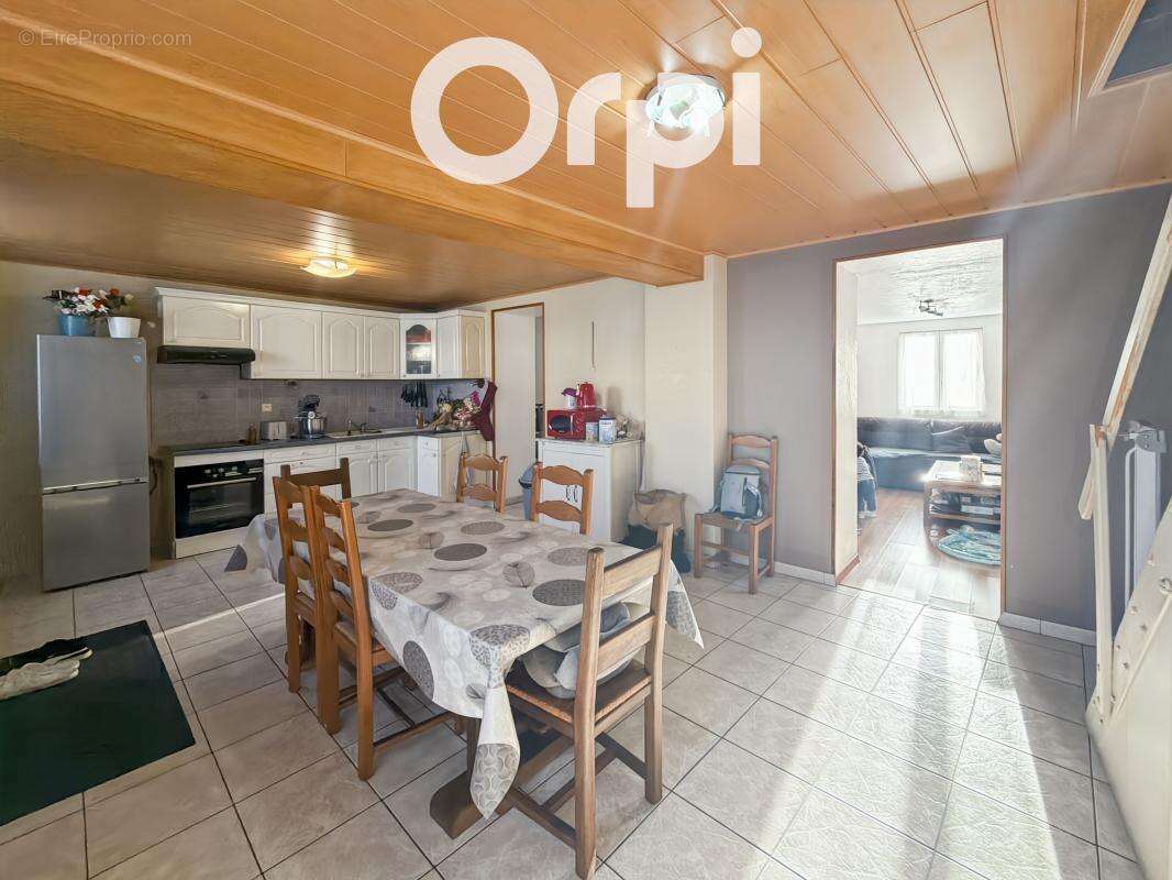 Maison à ESTREES-SAINT-DENIS