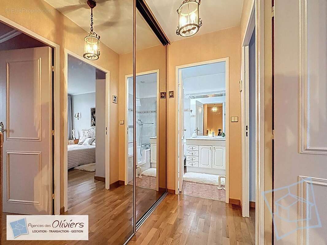 Maison à VOISINS-LE-BRETONNEUX