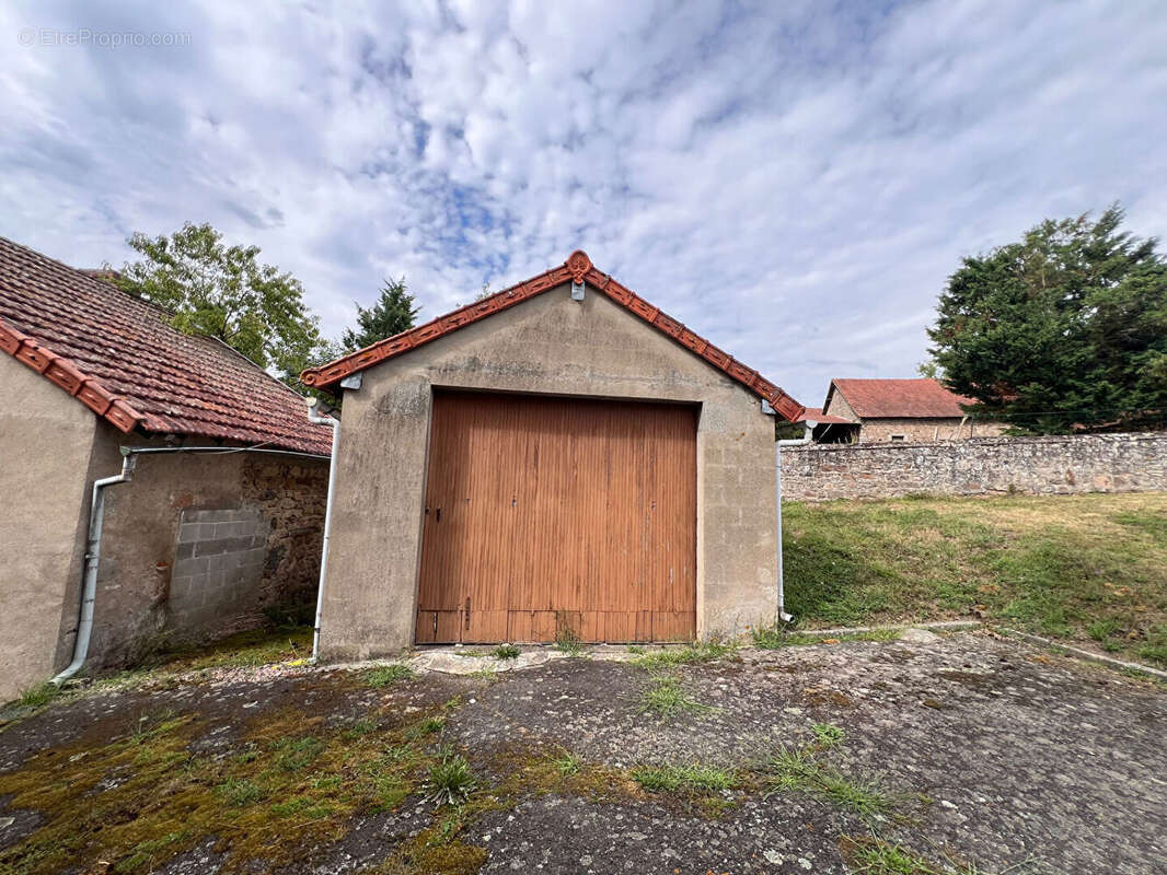 Maison à CHARBONNAT