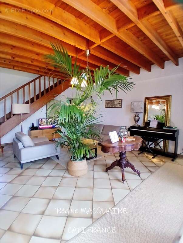 À vendre : Maison mitoyenne de 4 pièces,143 m2 env., 3 chambres sur un terrain de 1500 m2 avec panorama exceptionnel sur la camp - photo 24