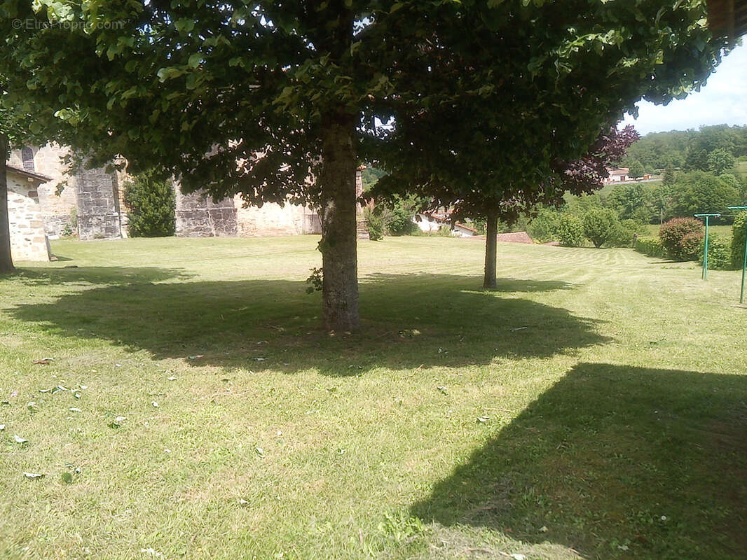 Maison à CHERVES-CHATELARS