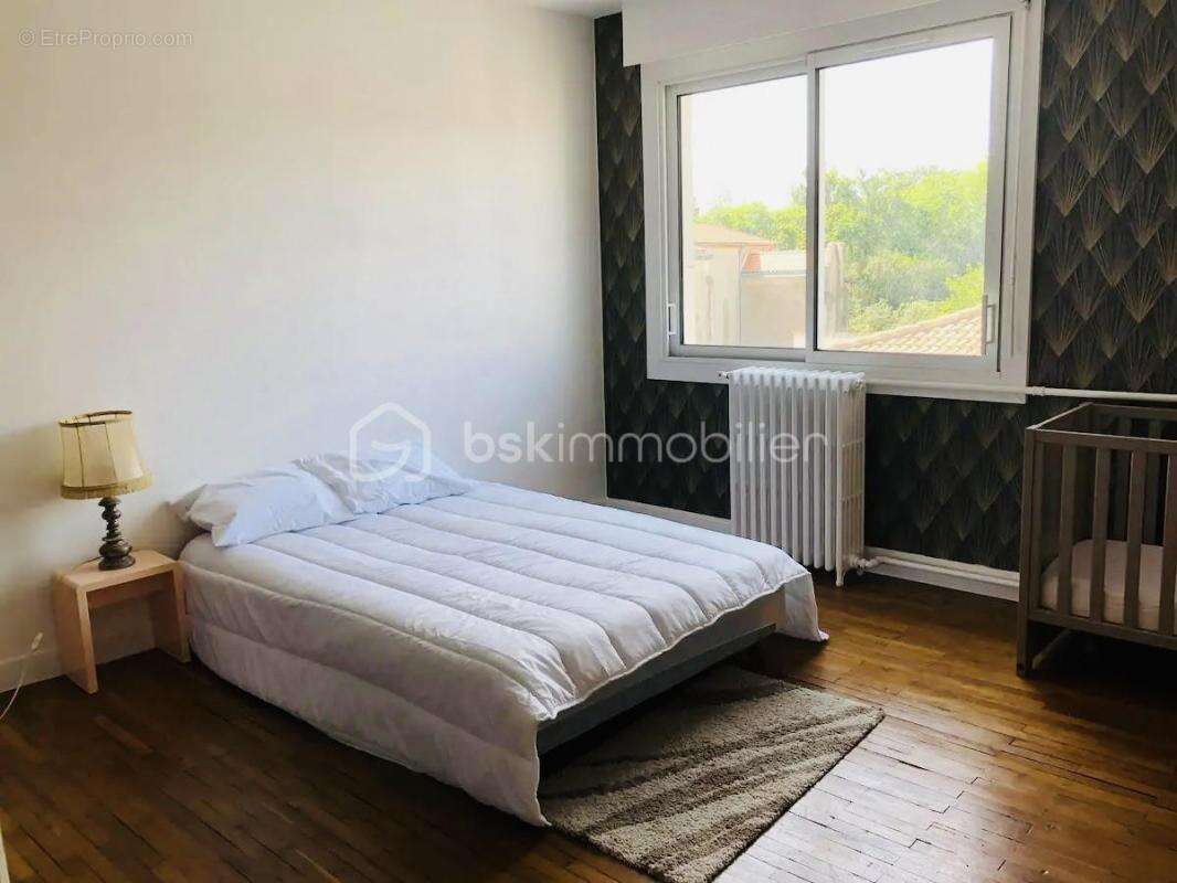 Maison et appartement 254 m2 10 pieces dont 7 chambres, garage et terrain - photo 12