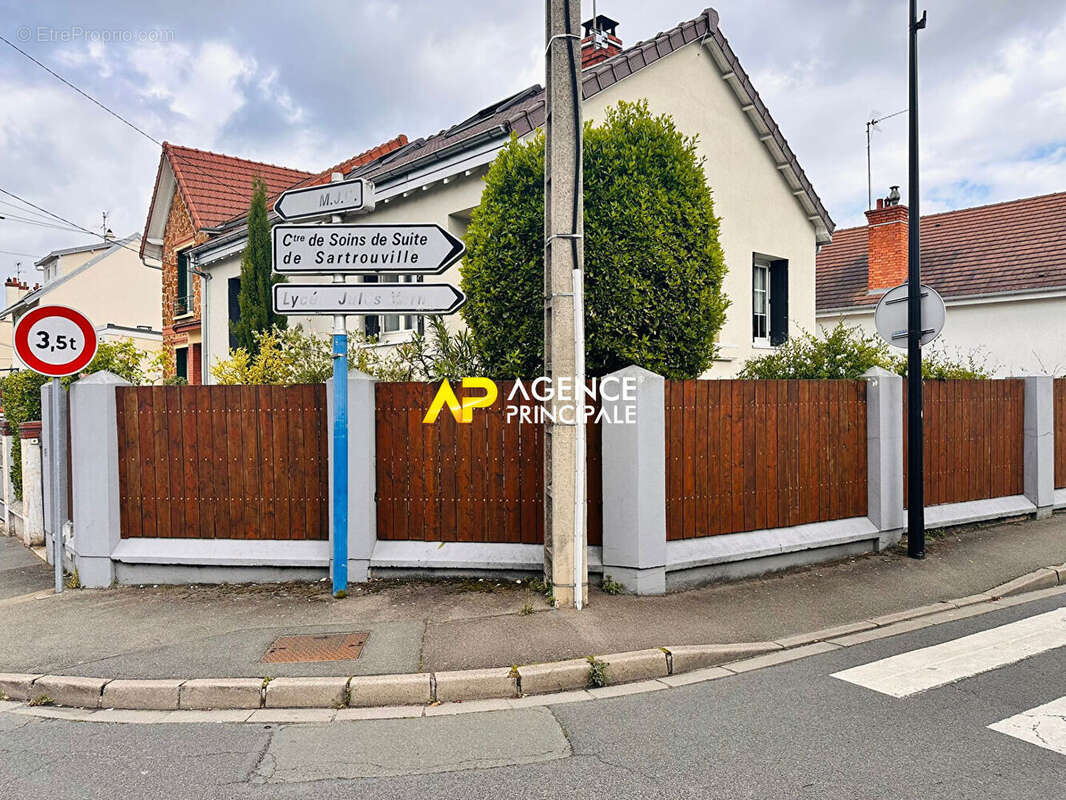 Maison à SARTROUVILLE