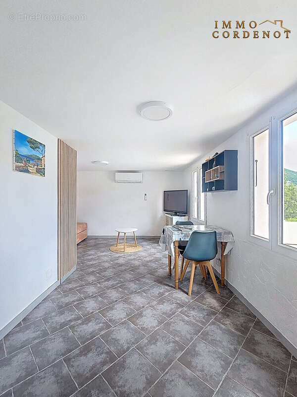 Maison 27 m² à Le Revest-Les-Eaux  - photo 6