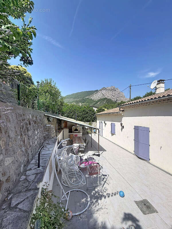 Maison à ENTREVAUX