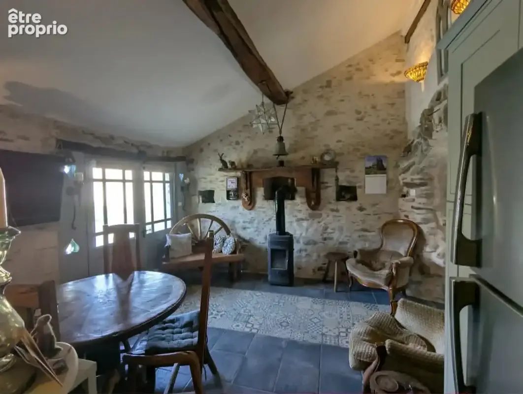 Maison spacieuse et pleine de caractère avec potentiel de gîte à Vouvant - photo 9