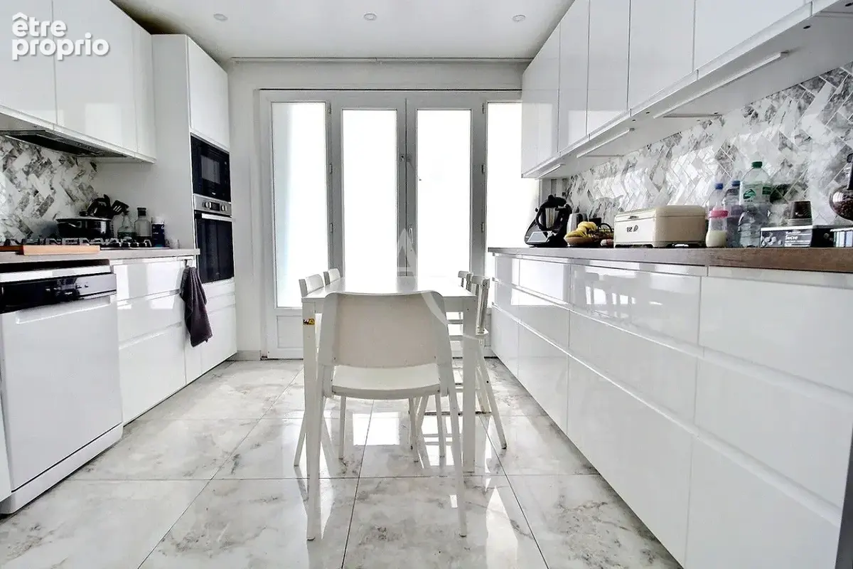 Appartement 5 pièces 103 m²  Maurepas Centre - photo 3