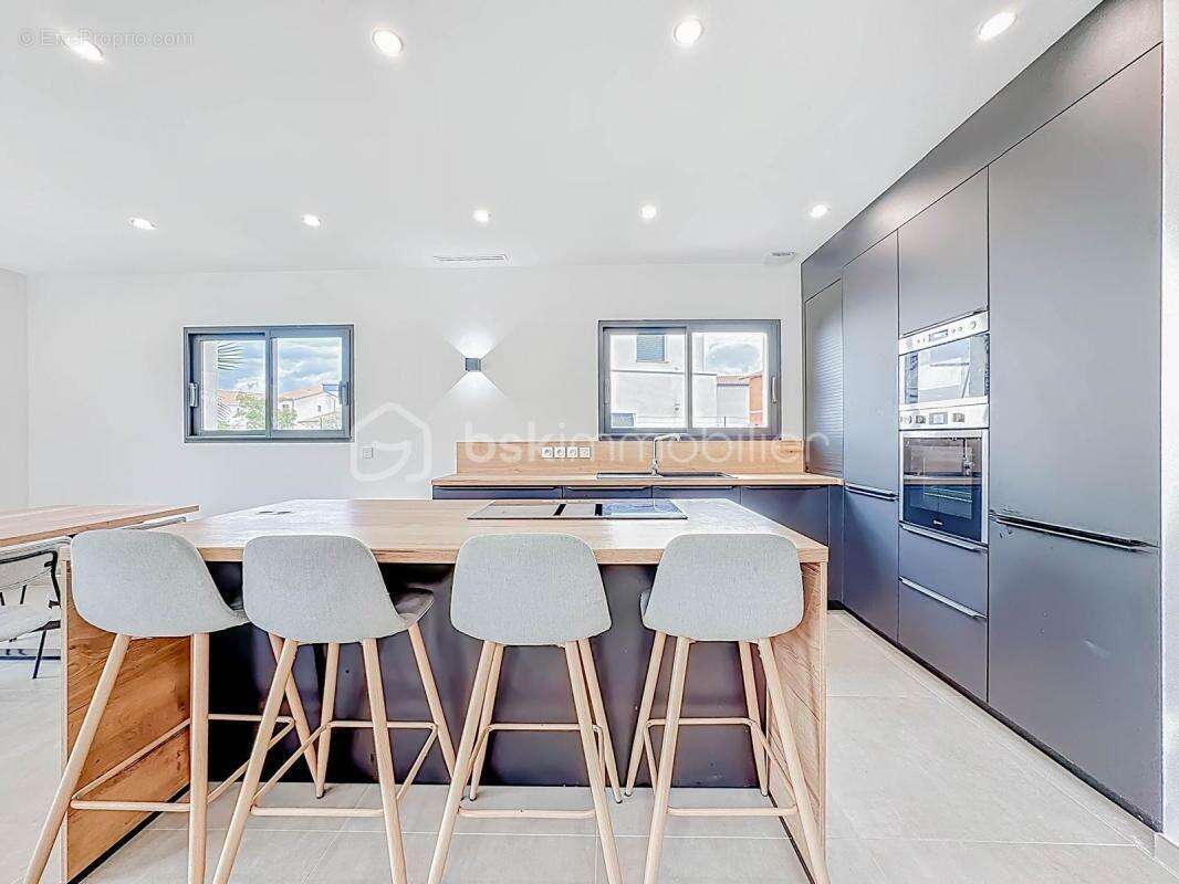 Maison à SAINT-BRES