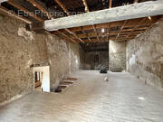 Maison à LA ROQUE-D&#039;ANTHERON