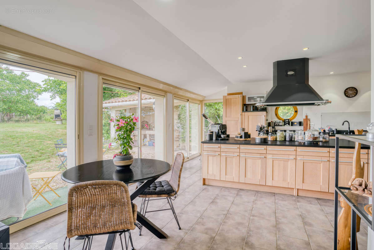 Maison 210 m² à Grateloup-Saint-Gayrand  - photo 24