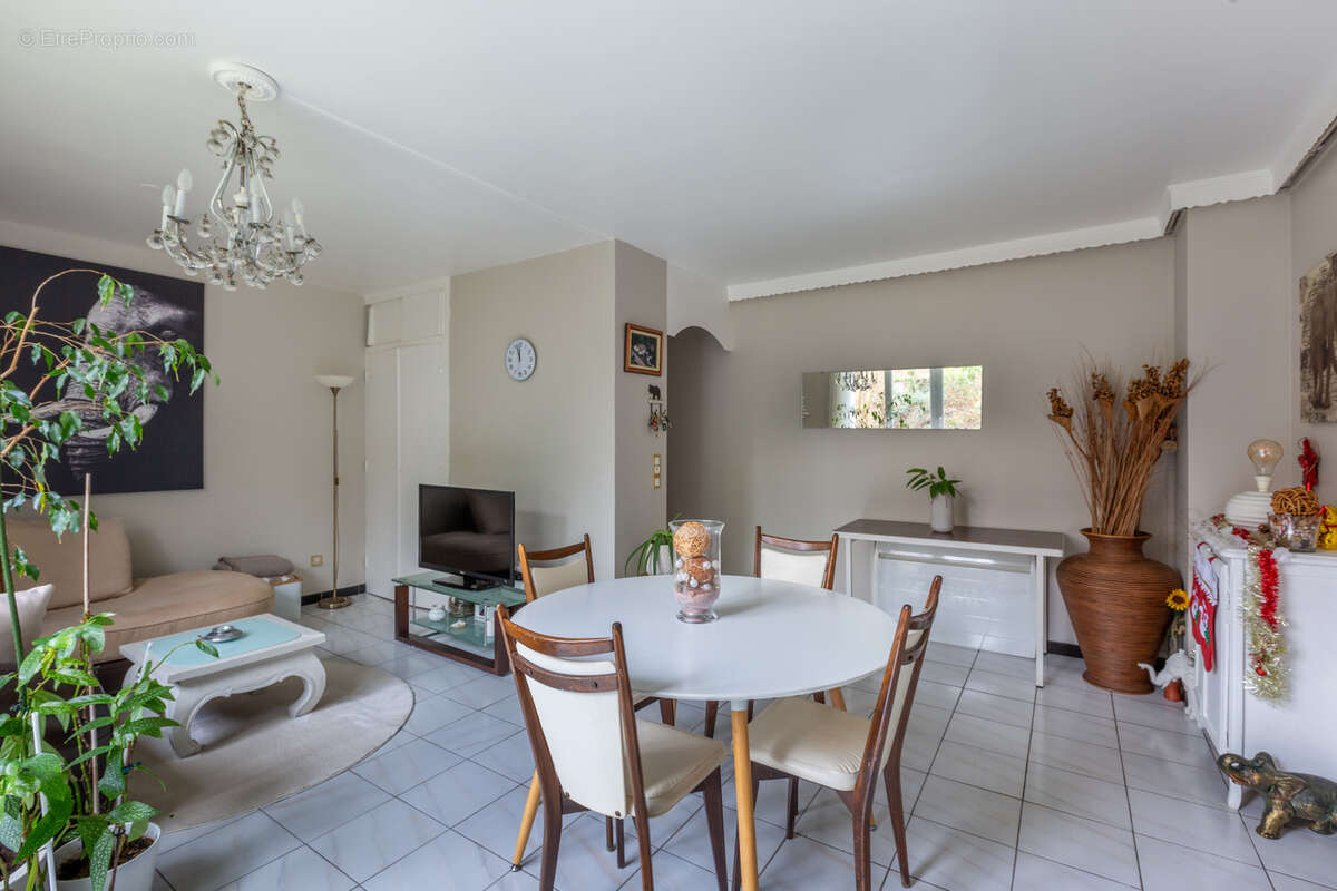 Appartement à COLLONGES-AU-MONT-D'OR