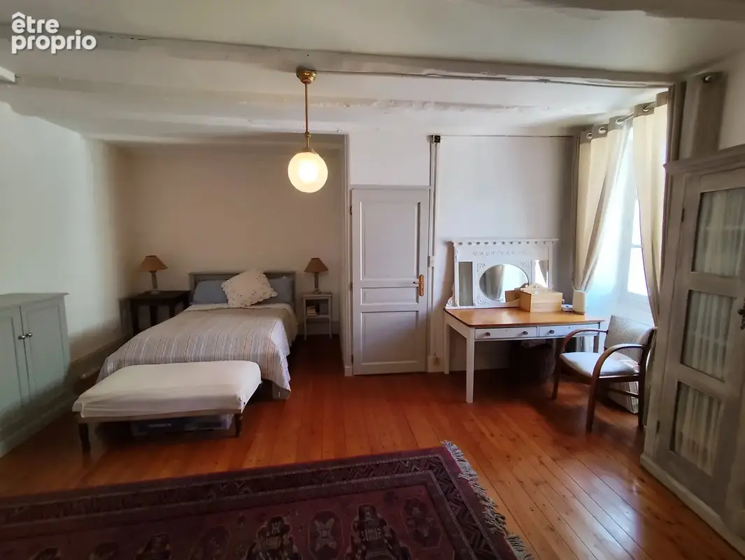 Jolie maison de village de quatre chambres avec grand jardin et grange, au cœur de Tusson - photo 8