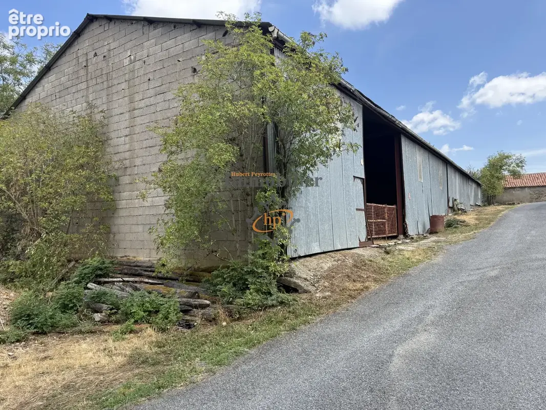 Vente hangar avec aire de stockage Saint Victor et Melvieu - photo 2