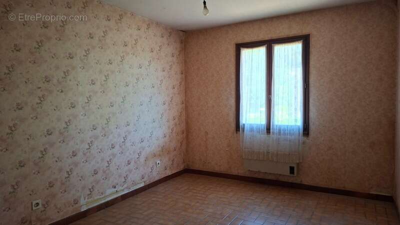 A vendre : Maison individuelle à rénover 130m2 sur  DIGNE LES BAINS (04) - photo 5