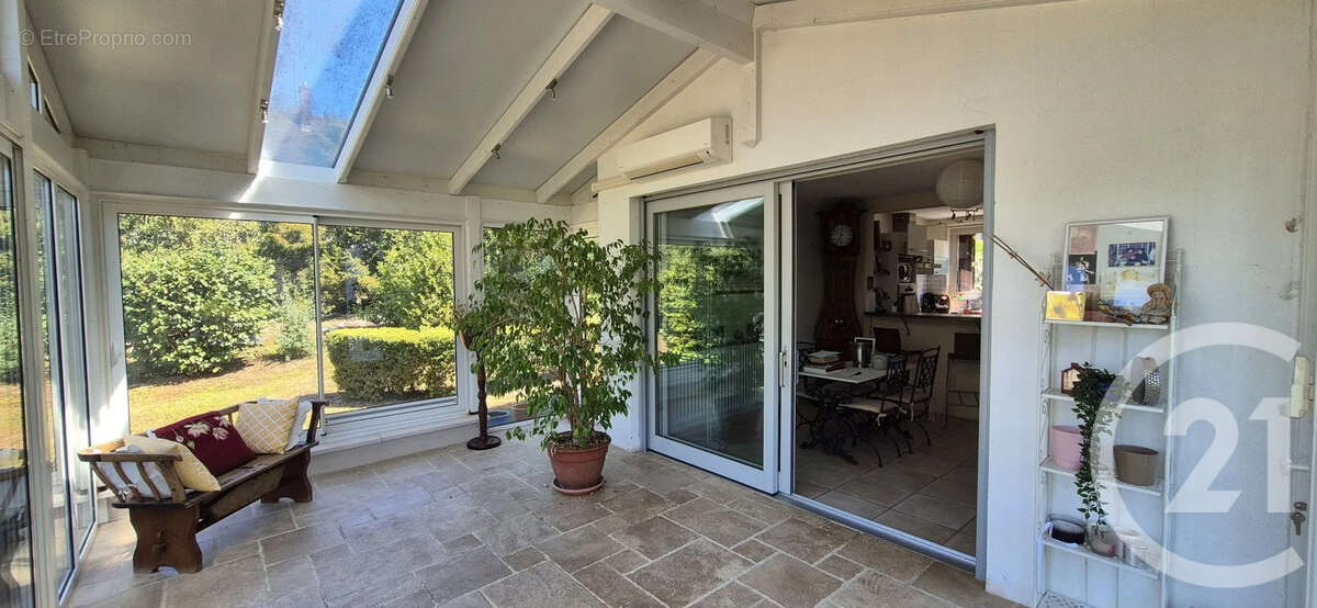 Maison 6 pièces 126 m² à vendre à La Chapelle-Naude (71500) - photo 3