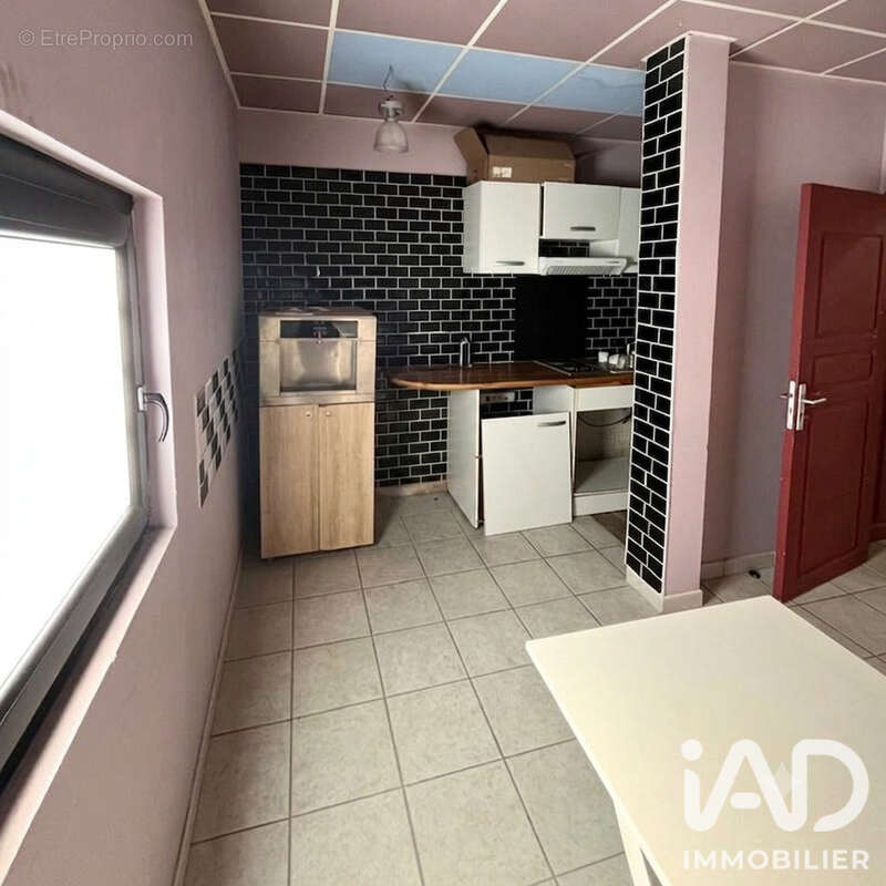 Commerce 55 m² à Saint-Denis  - photo 4
