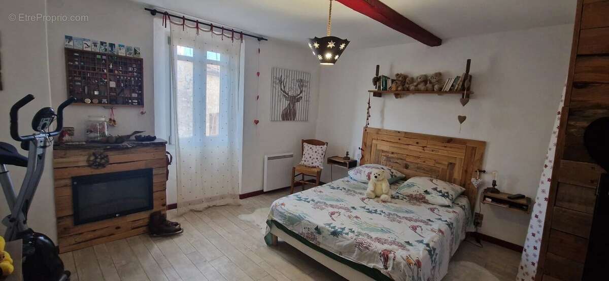 Maison à SAINT-CEZAIRE-SUR-SIAGNE