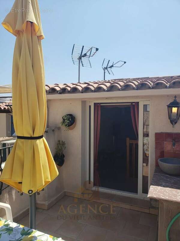 Vieil Antibes – Maison de charme avec terrasse – Quartier Safranier - photo 5