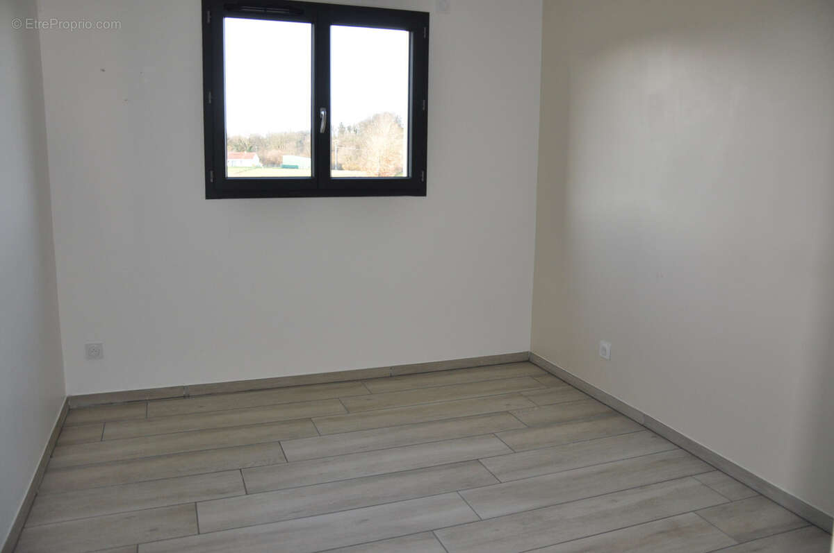 Maison à LE MAYET-DE-MONTAGNE