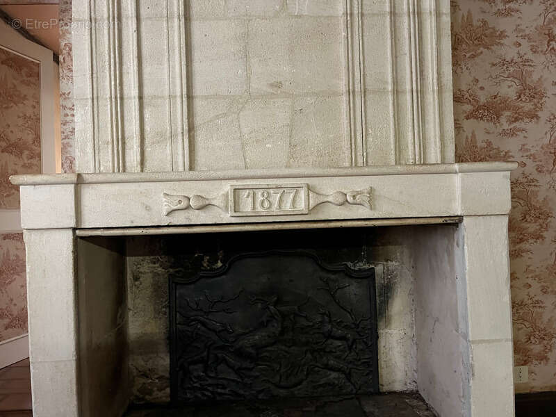 Maison à LES ARTIGUES-DE-LUSSAC