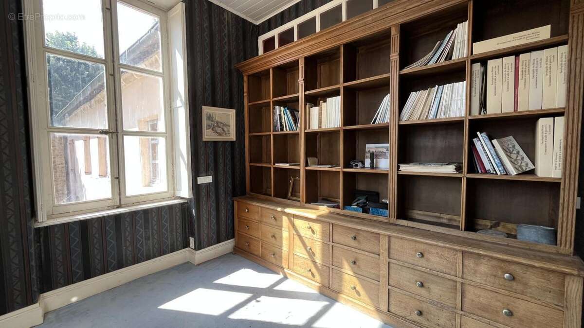 Hôtel particulier du 18ème siècle ouvrant sur cour fermée - photo 14