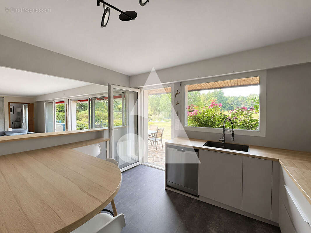 Maison Ploemel 9 pièce(s) 230 m2 - photo 5
