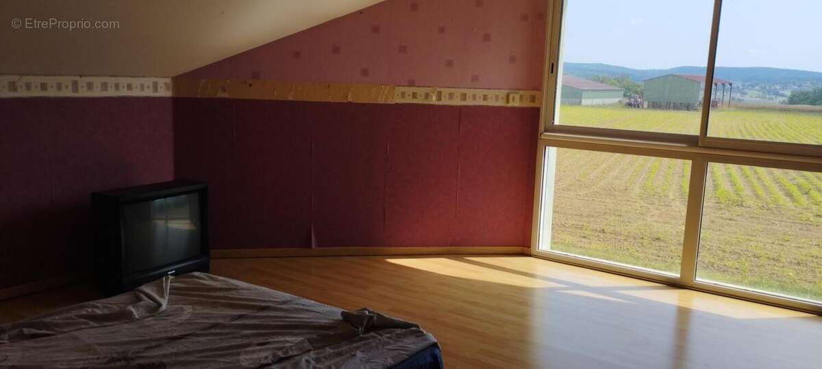 Maison avec piscine et hangar à la campagne - photo 10
