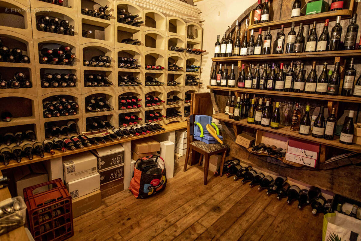 Commerce à SAINT-SATURNIN-DE-LUCIAN