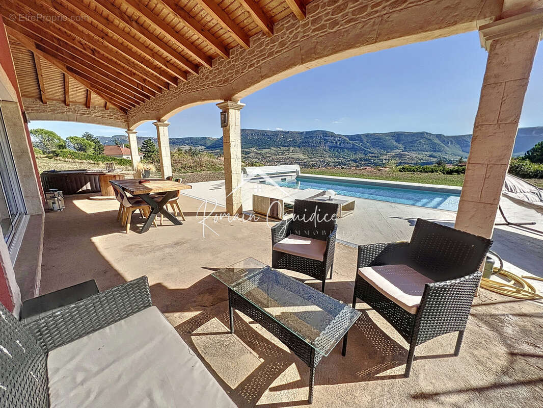 Villa type 6 de 199 m2 sur son terrain de 2122 m2 - photo 4