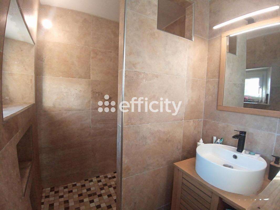 Maison à CAMARET-SUR-AIGUES