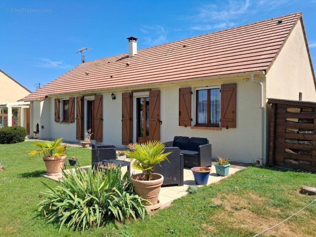 Maison à SURY-PRES-LERE