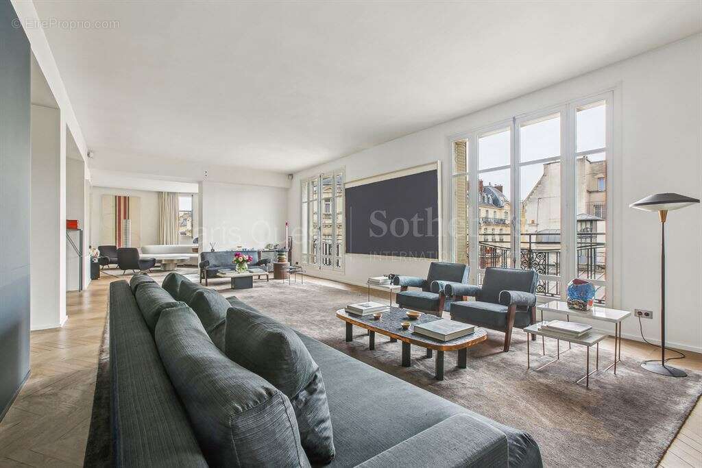 Appartement à PARIS-16E