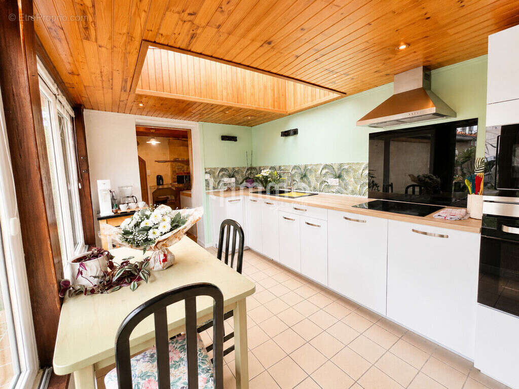 Maison à rafraichir de 103 m² – 33920 Saint-Yzan-de-Soudiac - photo 9
