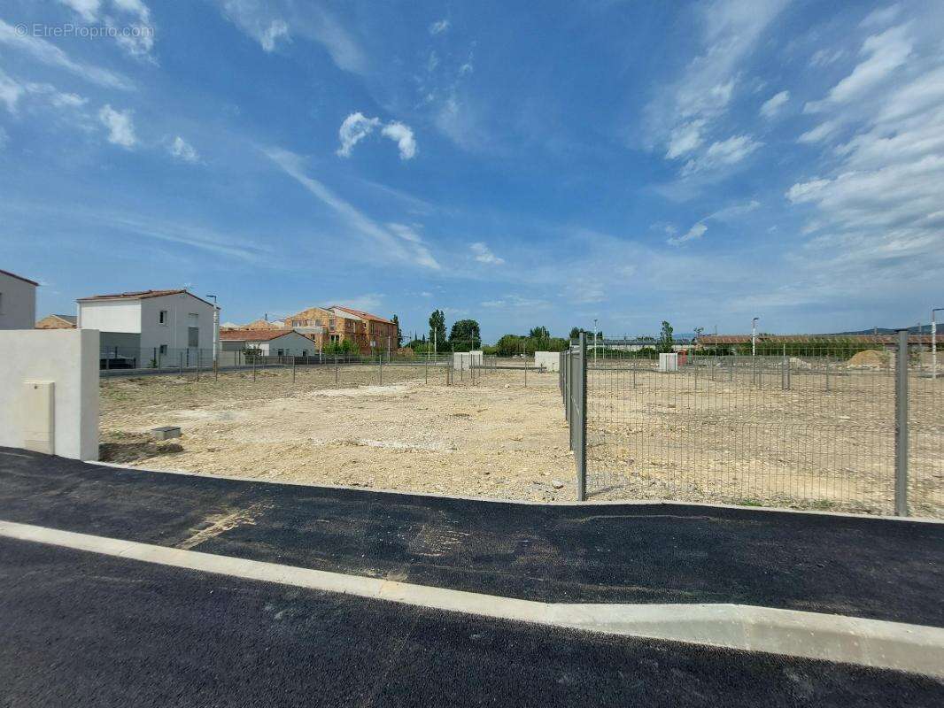 Terrain a batir de 323 m² a l'isle sur la sorgue - photo 3