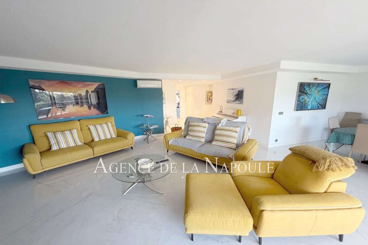 Appartement à MANDELIEU-LA-NAPOULE