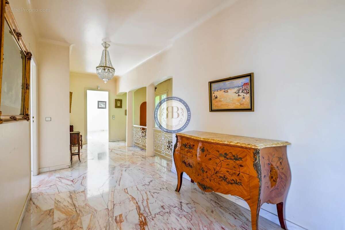 Maison à VALLAURIS