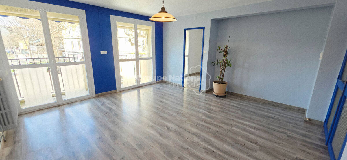 Appartement à BAGNOLS-SUR-CEZE