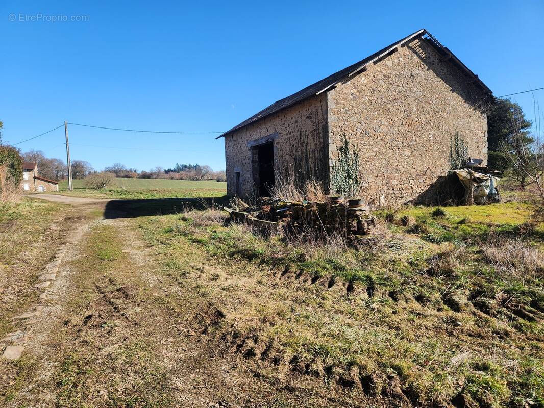 Maison à SAINT-LEONARD-DE-NOBLAT