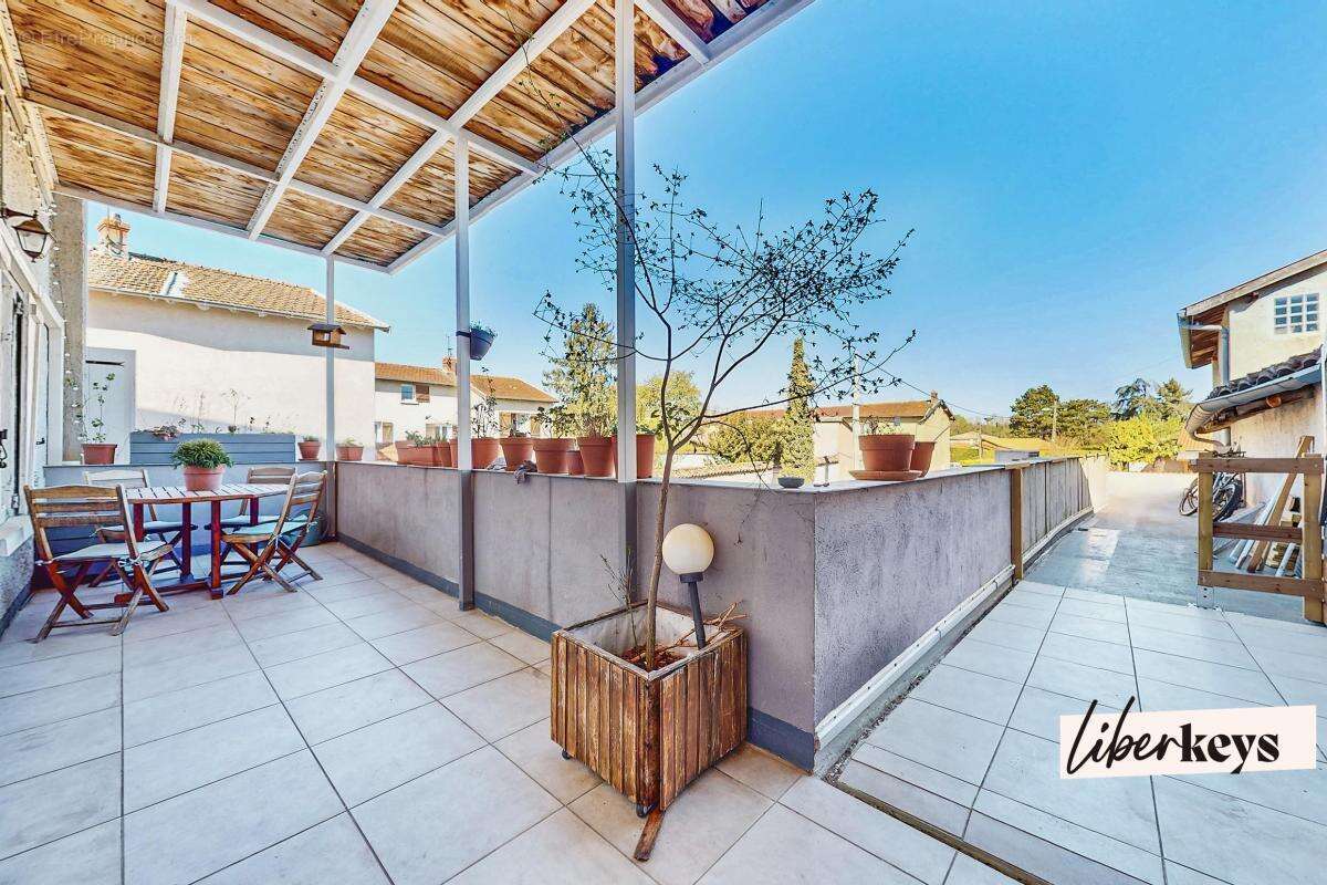 Appartement à CAILLOUX-SUR-FONTAINES