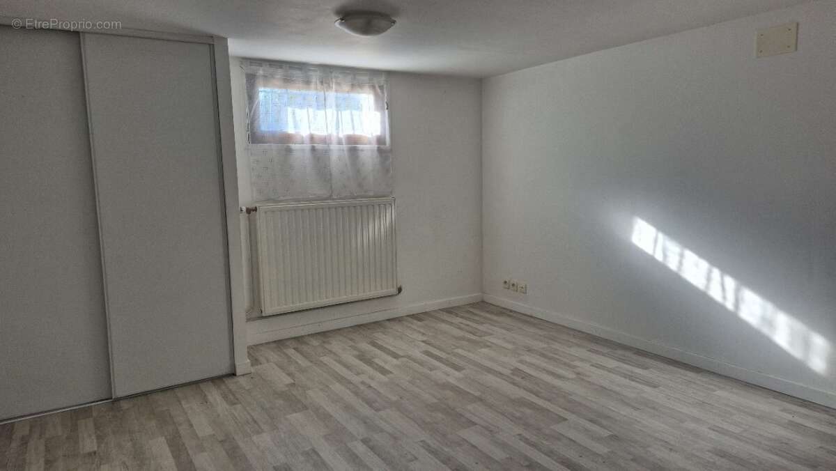 chambre3 - Maison à MERY-SUR-MARNE